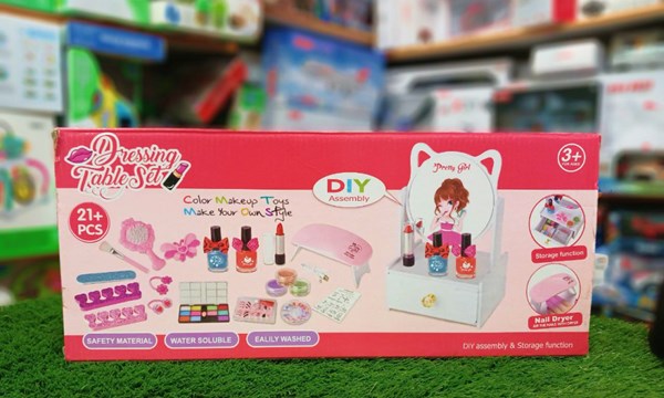 اسباب بازی میز آرایش چوبی آینه دار همراه با لوازم آرایش 21 قطعه_کیف و اکسسوری