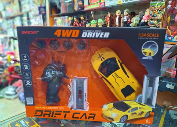 ماشین کنترلی دریفت با ایستگاه شارژ و چرخ‌ های قابل تعویض_اسباب بازی ماشین کنترلی