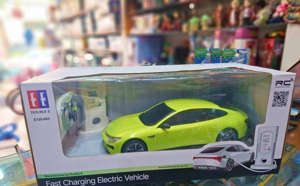 ماشین کنترلی E7 موزیکال و چراغدار با ایستگاه شارژ کد 003-725 رنگ سبز_اسباب بازی ماشین کنترلی