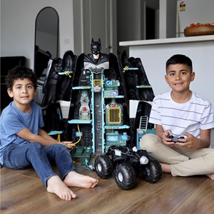 اسباب بازی اکشن فیگور غار مخفی 2 در 1 بتمن مدل Spin Master - DC Comics - Bat Tech Batcave, Giant Transforming Playset with Exclusive Batman Figure and Accessories _اسباب بازی اکشن فیگور