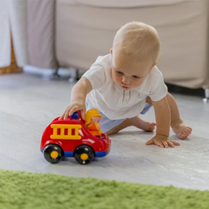 اسباب بازی ماشین آتش نشانی با آتش نشان تولو مدل87477 Tolo First Friends Fire Engine_اسباب بازی نوزادی