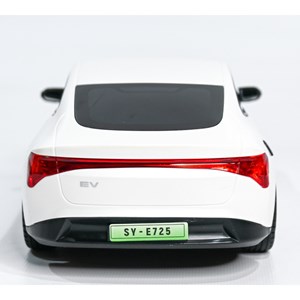 ماشین کنترلی E7 موزیکال و چراغدار با ایستگاه شارژ کد 003-725 رنگ سفید_اسباب بازی ماشین کنترلی