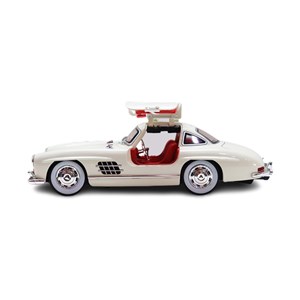 ماشین فلزی کلاسیک بنز دودزا با چراغ‌ و درب‌ های بازشو رنگ سفید_اسباب بازی ماشین