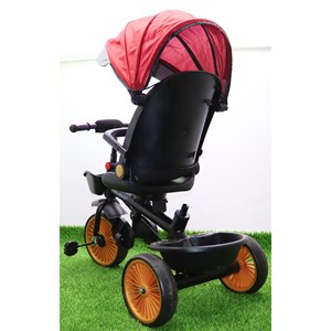 سه چرخه فلزی با سایه بان رنگ قرمز