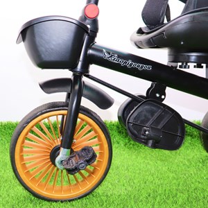 سه چرخه فلزی با سایه بان رنگ قرمز